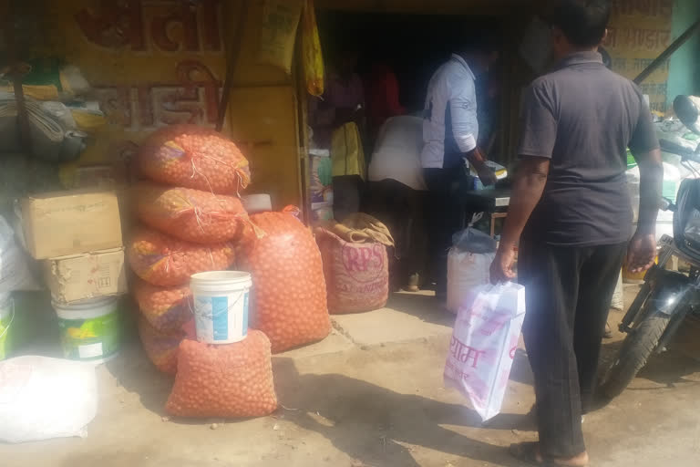 Wholesalers are charging higher prices for potato seeds in jamtara