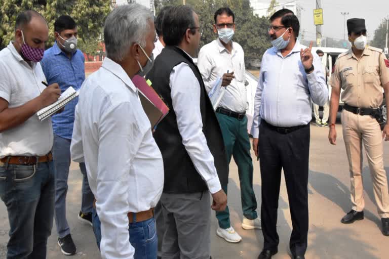 Instructions given to Huda officials during road inspection in bhiwani