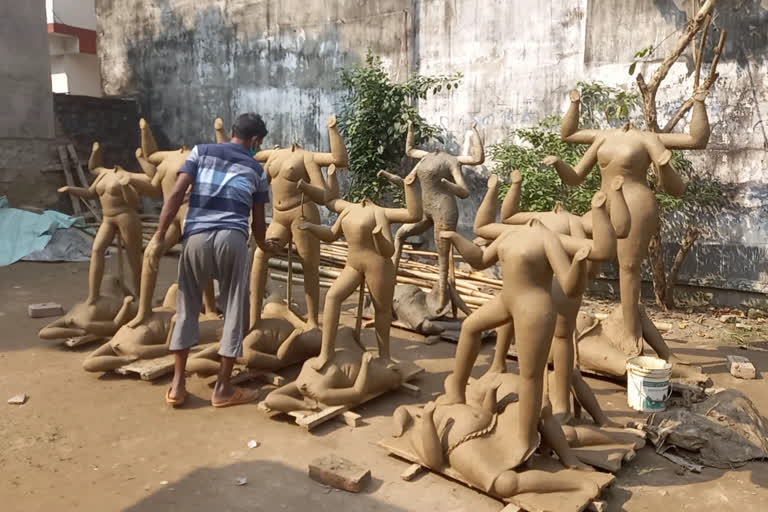 The potters of Raiganj are facing financial problems