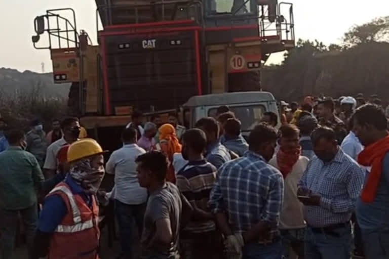 Bolero hits volvo in ena project dhanbad, one labourer dead