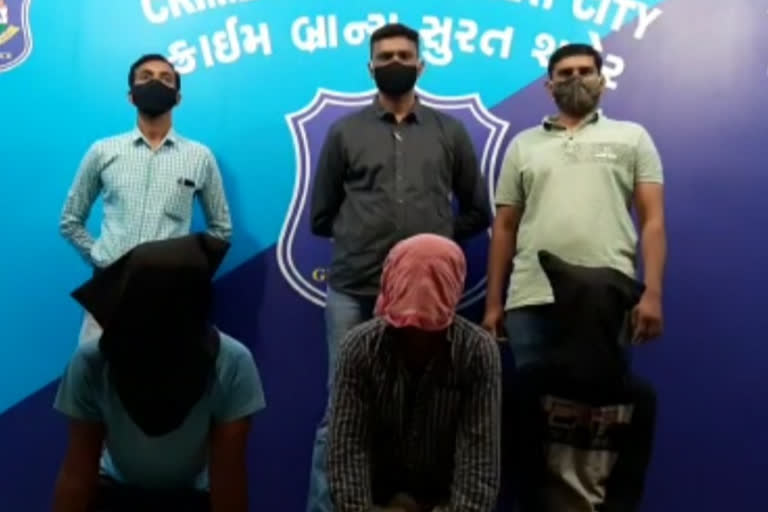 A gang of burglars was caught in the houses of Jain-Agarwal community in Surat