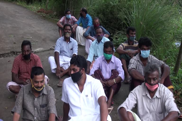 idukki  kerala forest  protest against forest department  ഇടുക്കി  കേരള ഫോറസ്റ്റ്  ഫോറസ്റ്റ് ഡിപ്പാർട്ട്മെന്‍റിനെതിരെ പ്രതിഷേധം