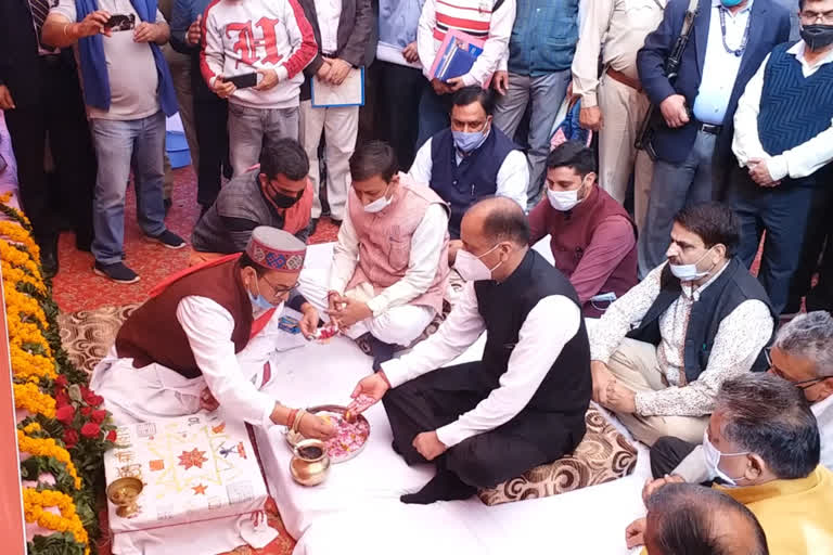 CM laid the foundation stone for 190 crore projects in Ghumarwin region