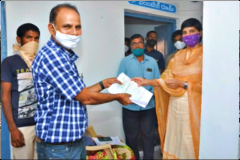 narayanpet collector harichandana inspected mro office and dharani portal process