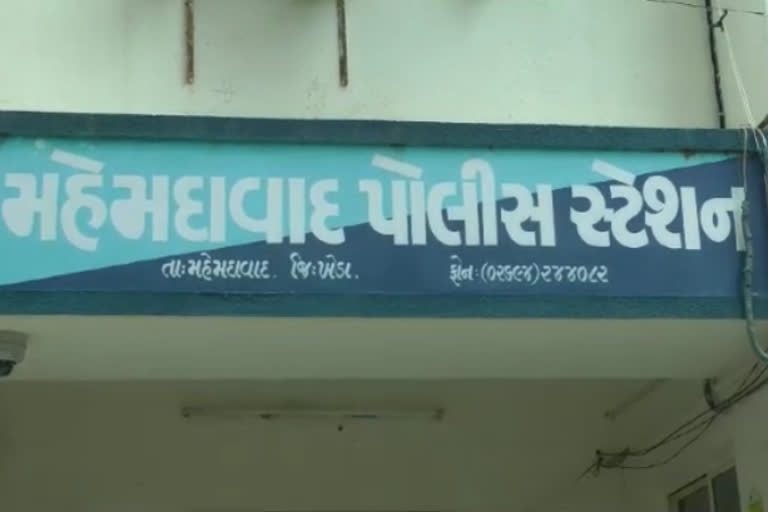 ખેડાના મહેમદાવાદ પોલિસ સ્ટેશનના બે કોન્સ્ટેબલ સહિત ત્રણ સામે એસીબી દ્વારા ગુનો નોધાયો