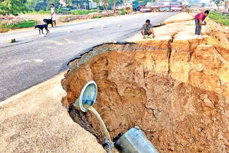 Attapur-Bapughat link road is damaged