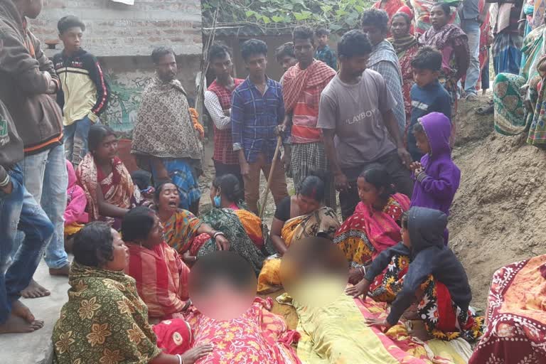 villagers protesting over sand lorry accident at Jamalpur