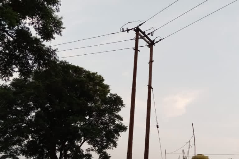 Electricity line repair work in Gondpur