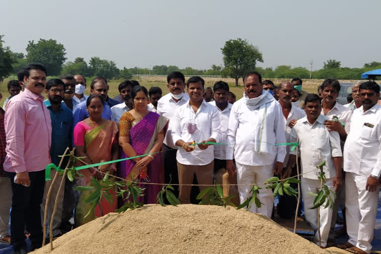 mla kishore kumar opened grain purchasing centers at tungaturthi in suryapet district