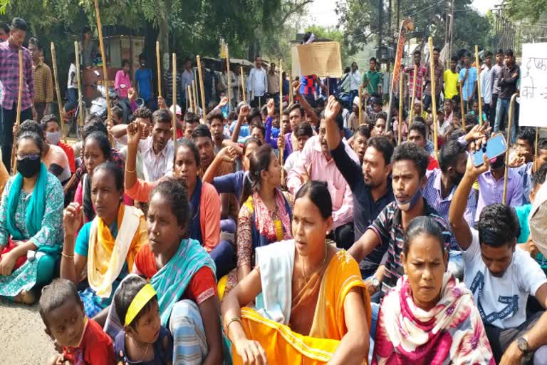 tribal students protest against rapist and police in pakur