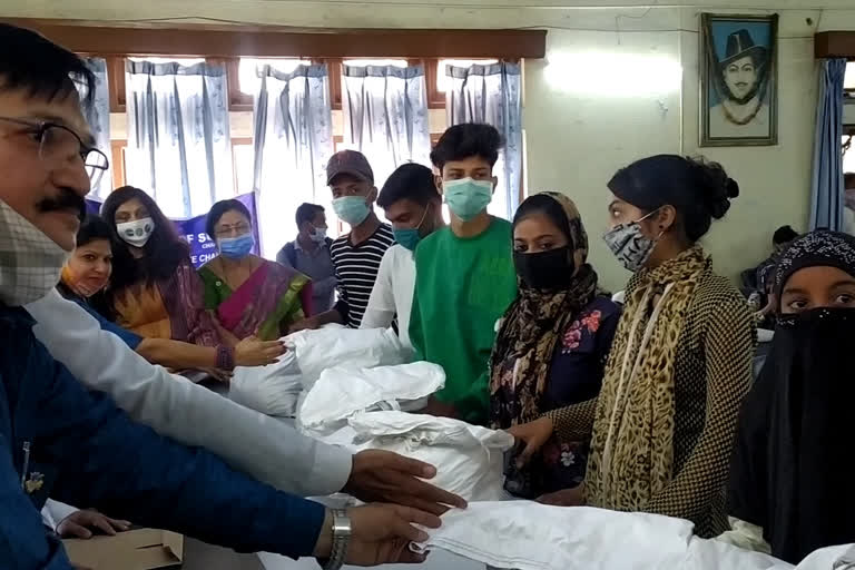 distribution of food kits to 125 tb infected children in muzaffarnagar