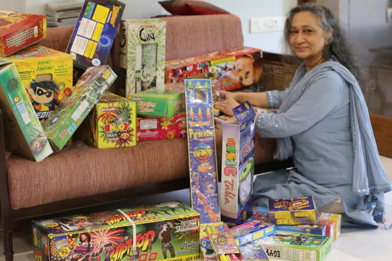 Sumaira Abdul Ali, President of Awaaz Foundation, reveals about firecrackers