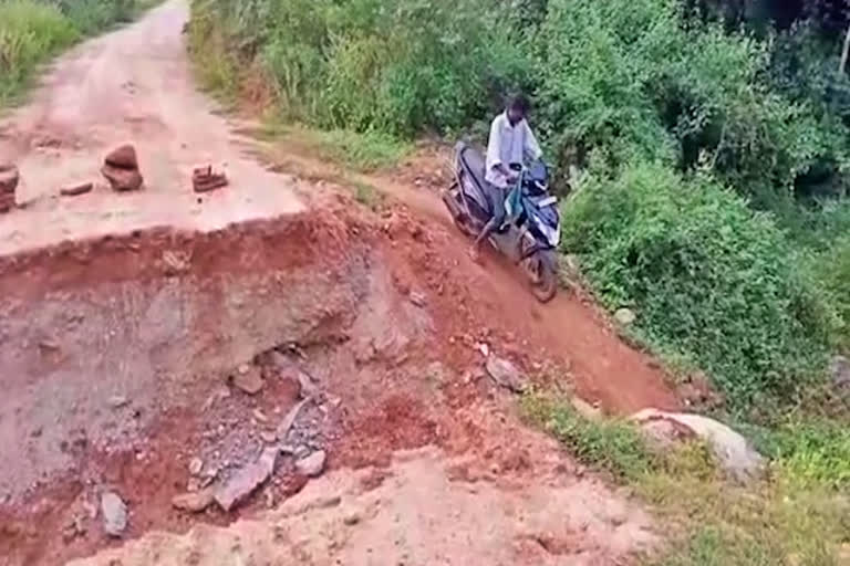 road damaged in nunna