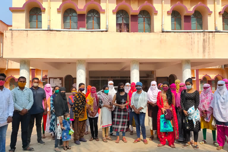 students of deled first year in narayanpur submitted memorandum to collector and sought general promotion