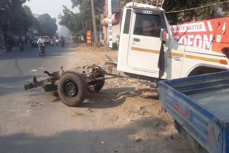 Pickup and truck collision on Yamunanagar National Highway