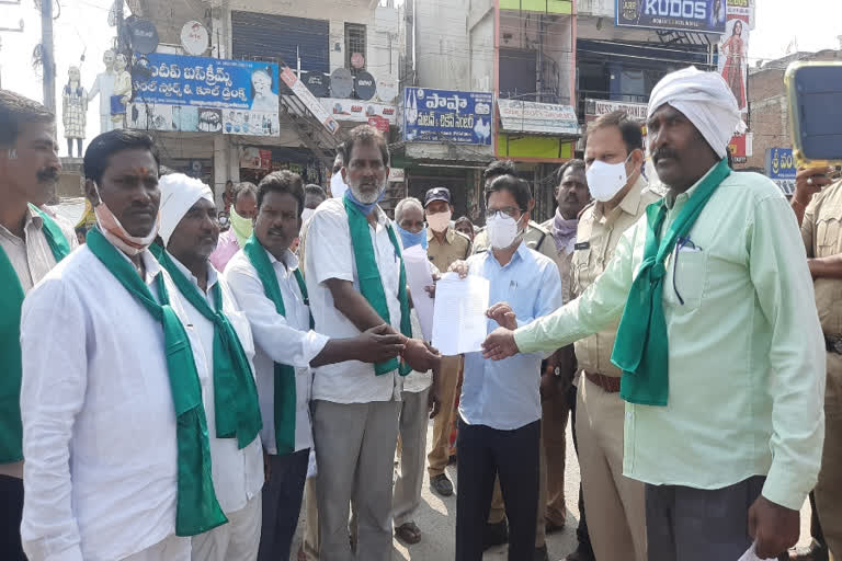 farmers protest for msp at husnabad in karimnagar district