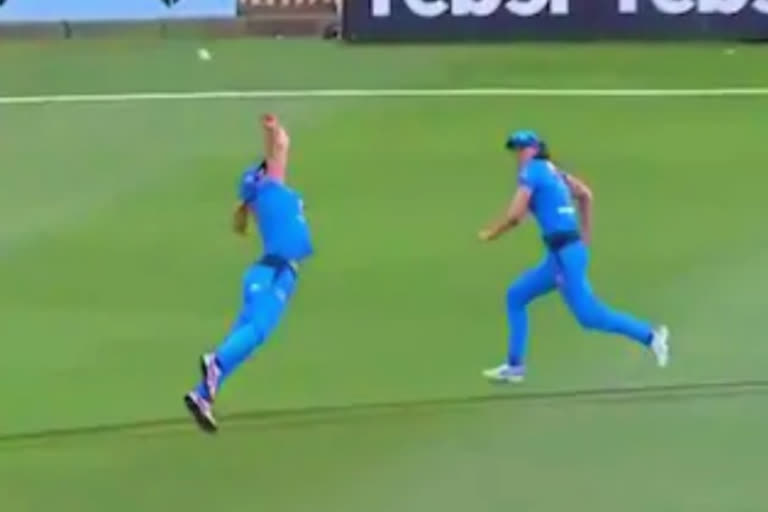 Tahlia McGrath completes epic catch in Women's Big Bash League