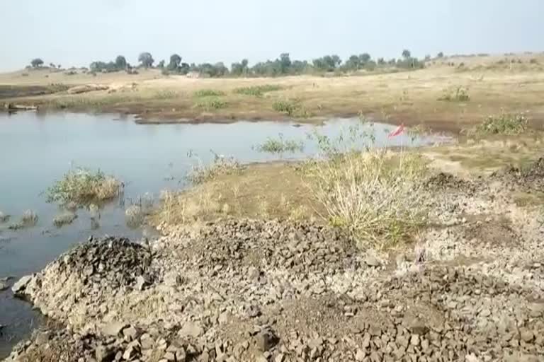 There is no water in pond of Dhilwar