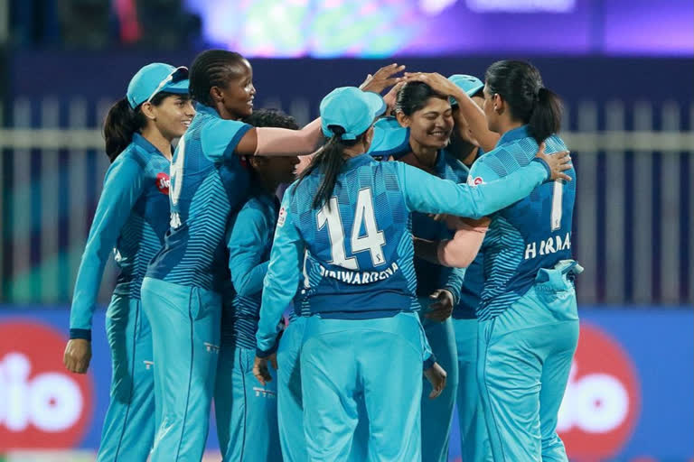 Womens T20 Challenge 2020  Harmanpreet Kaur  Supernovas  Smriti Mandhana  Trailblazers  Velocity  Deepti Sharma  Harleen Deol  Radha Yadav  Chamari Athapaththu  വനിതാ ടി20 വാര്‍ത്ത  ടി20 ചലഞ്ച് ഫൈനല്‍ വാര്‍ത്ത  സൂപ്പര്‍നോവാസിന് കിരീടം വാര്‍ത്ത  ട്രെയില്‍ബ്ലേസേഴ്‌സിന് കിരീടം വാര്‍ത്ത