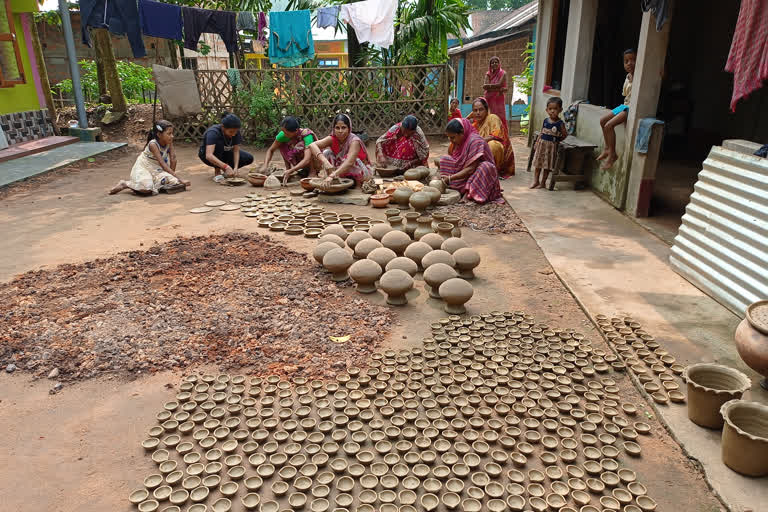 the-potters-of-karimganj-are-very-busy-focusing-on-diwali