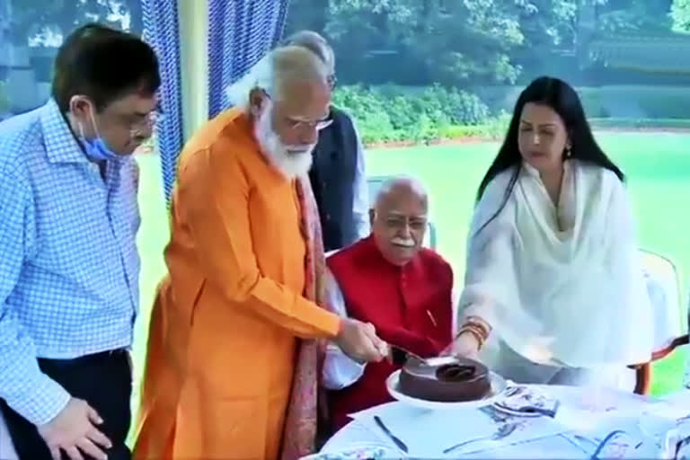 PM Modi lauds Advani on his 93rd birthday