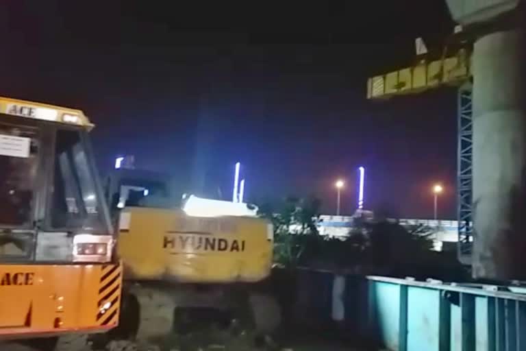 Interruption of work on metro at night in kolkata