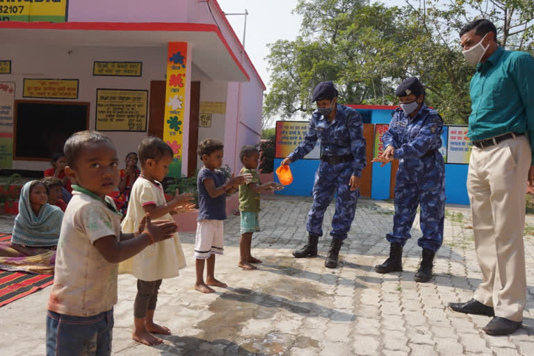 raff soldiers made aware of cleanliness to rural children in jamshedpur