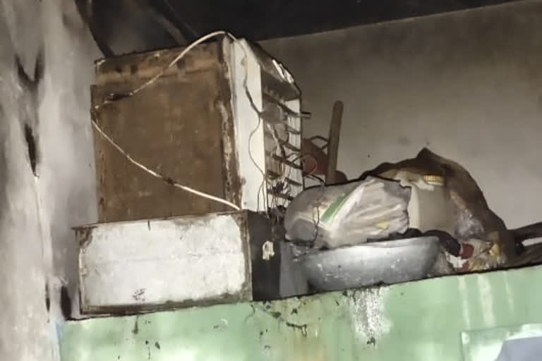 Fire in house due to leakage in cylinder