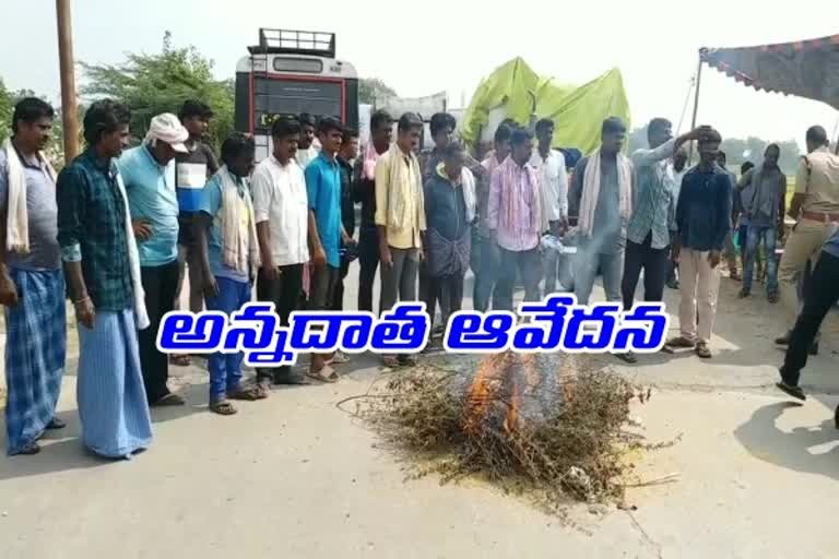 farmers protest at alagadapa in nalgonda district