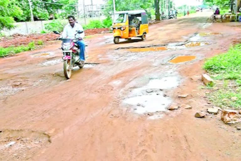 అధ్వానంగా రహదారులు, భవనాల శాఖ రహదారులు