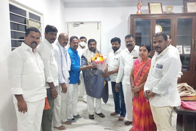 Aleru market committee members meet minister jagadish reddy