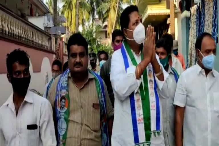 ycp padayatra at komaravaram