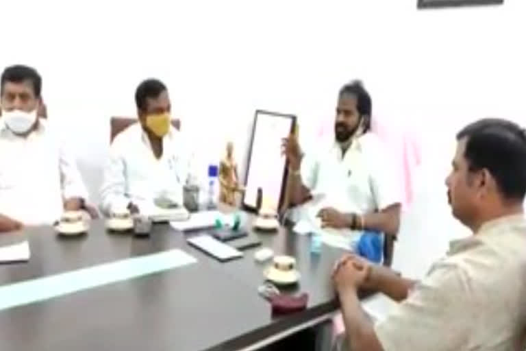 Minister srinivas goud  review on rehabilitation fiction for Gudumba victims in hyderabad