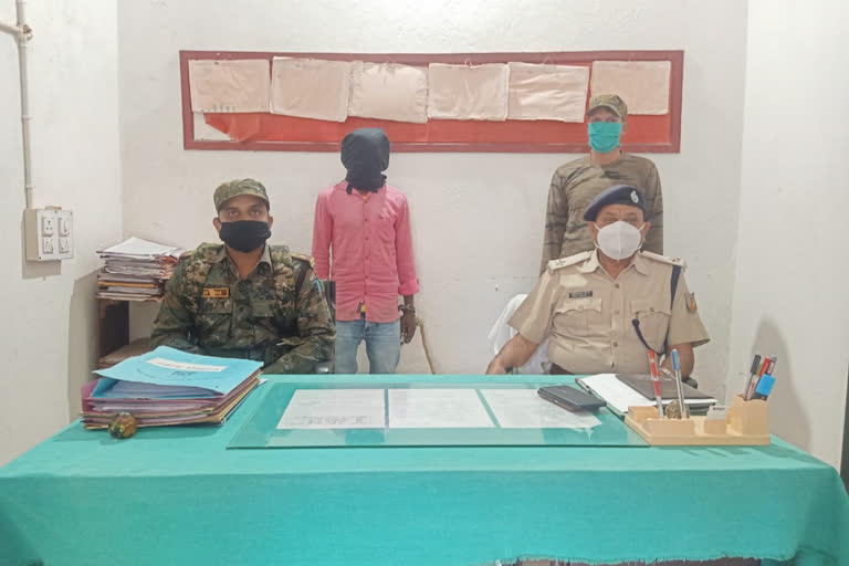 one naxali arrested in Chaibasa