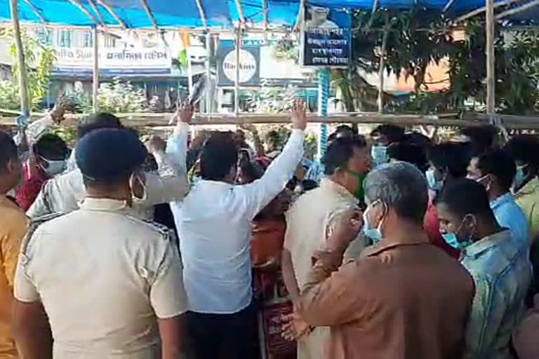 Demonstration at Raiganj Police Station