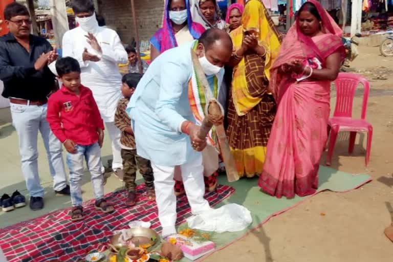 MLA Gulab Kamro did Bhoomipujan