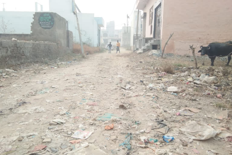 Shabby road in saraswati enclave