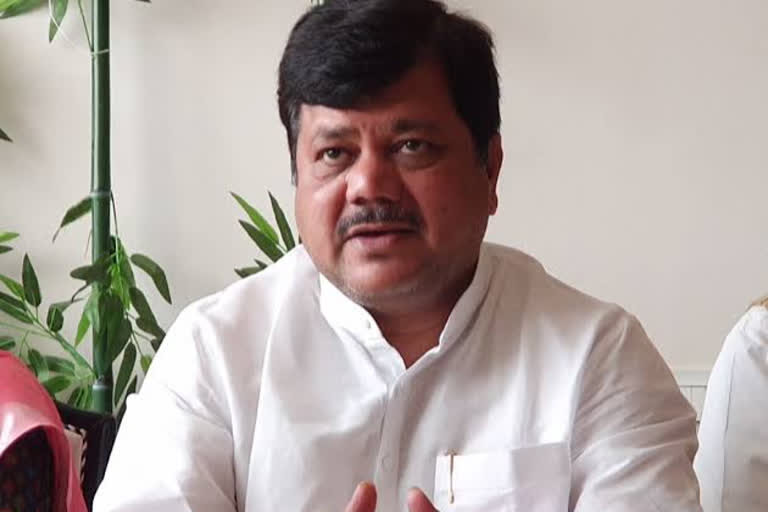 opp leader pravin darekar