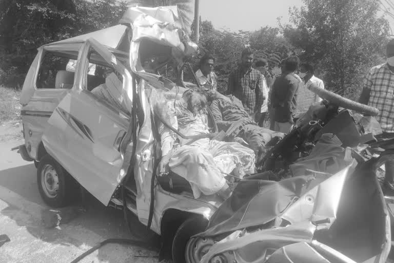 car dashed standing lorry at sankalamaddi stage and two people died