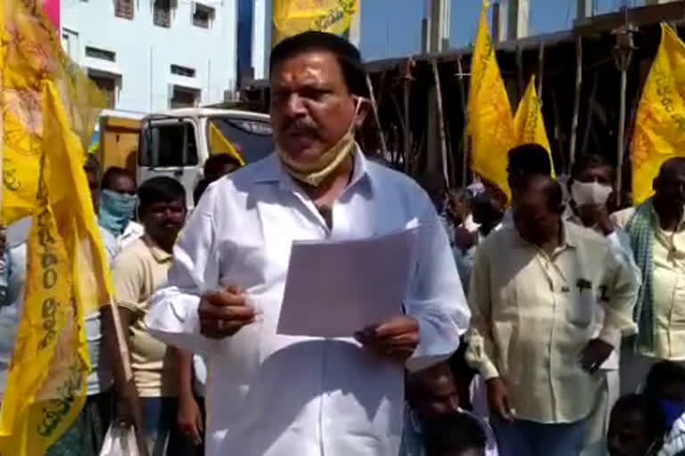 protest at athmakur by ex mla kottakota dayakar reddy demanding 2500 for paady