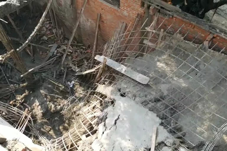 one person dies after house linter fall in muradabad