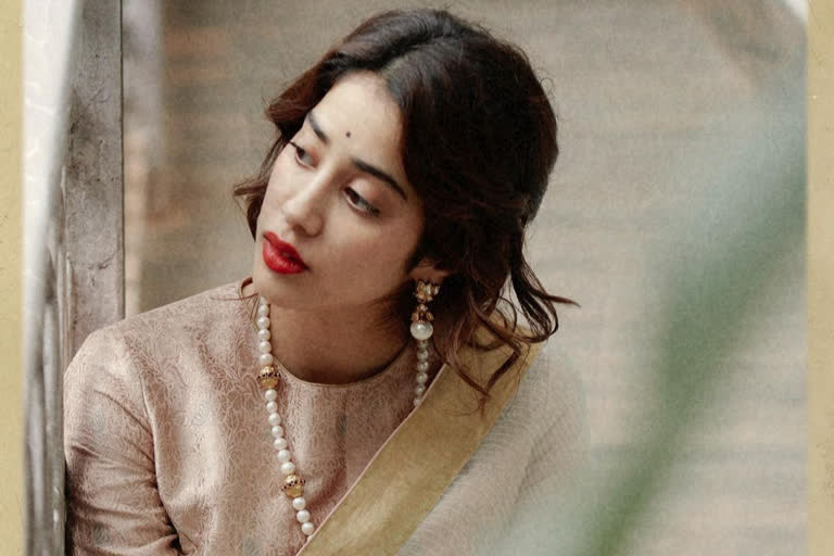 Janhvi Kapoor retro look