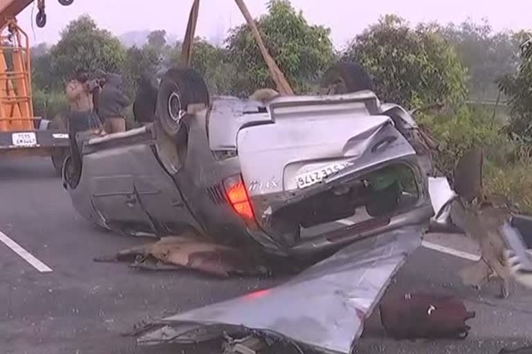 6 dead and 3 injured in road accident, hyderabad