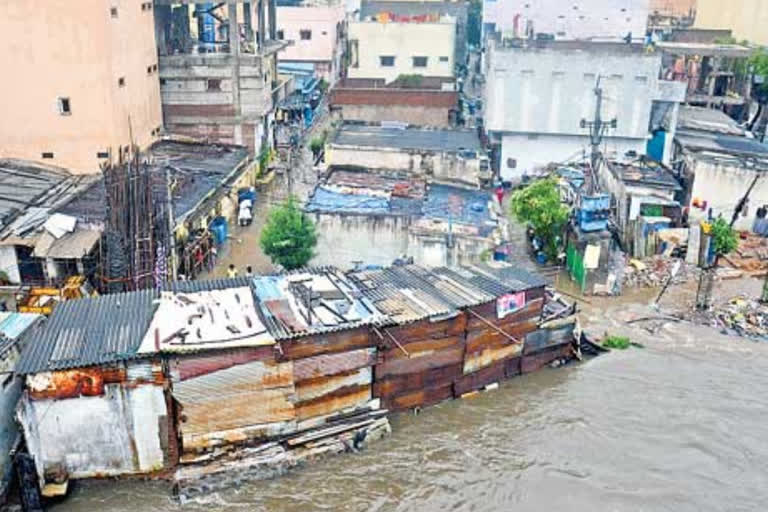 Obstacles to the expansion of canals in Hyderabad