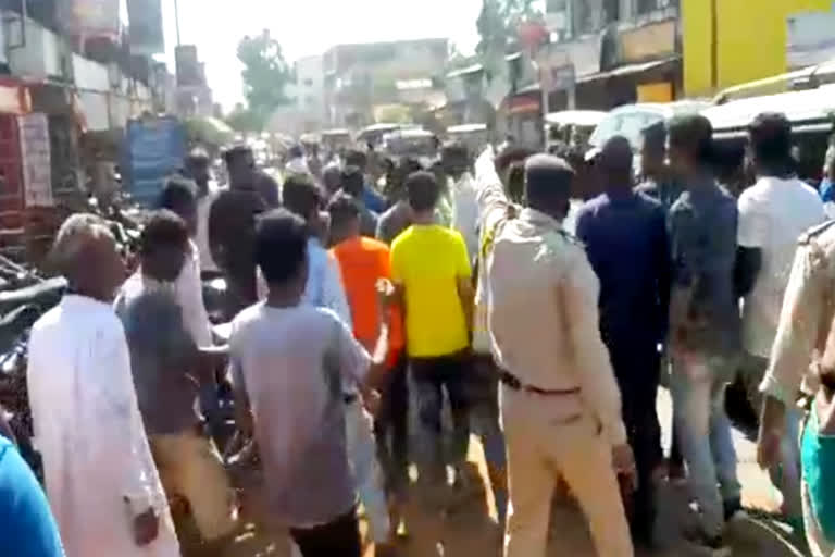 businessman blocked road at Siuri