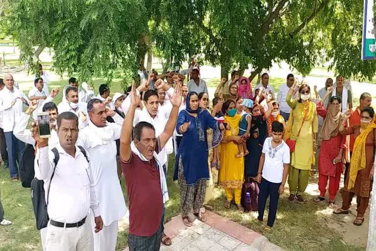 PTI teachers protest against bjp government in bhiwani