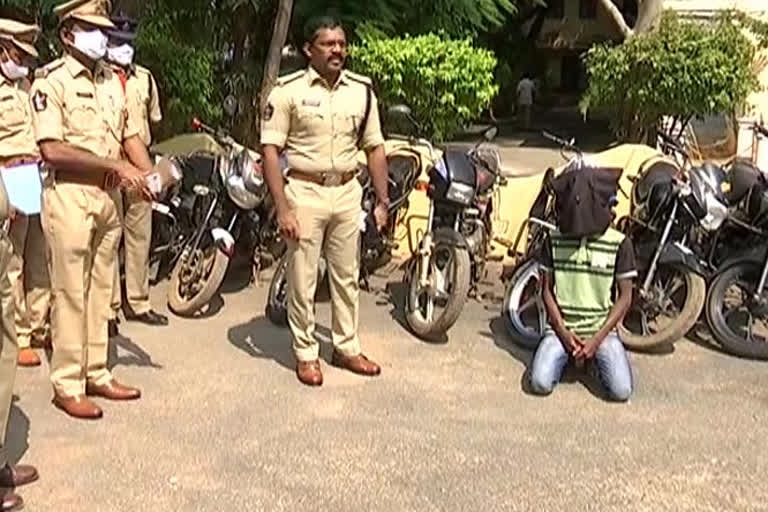 Maidakuru police have arrested a thief for stealing two-wheelers.