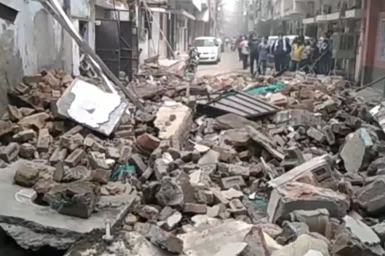 Three-storey building collapsed in Kanhaiya Nagar