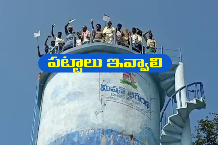 Farmers on water tank to give passbooks our lands in warangal urban dist