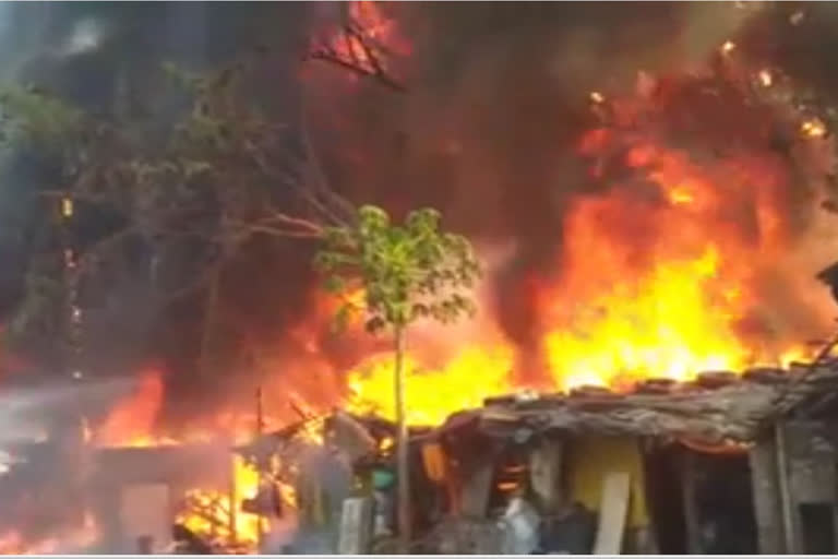 20 shanties gutted in Kolkata fire, no casualties